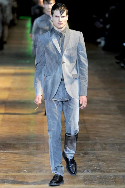 Look 9